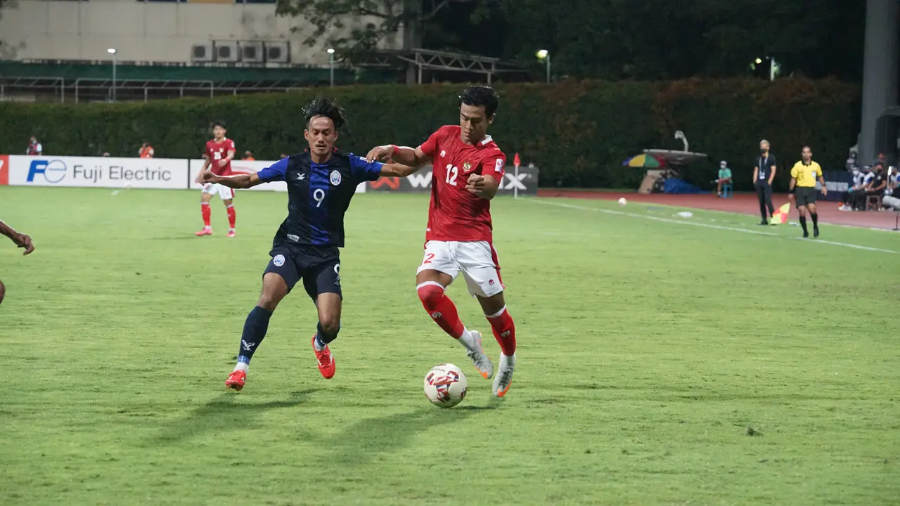 Bek Timnas  Indonesia, Pratama Arhan ketika melawan Kamboja di Piala AFF 2020.