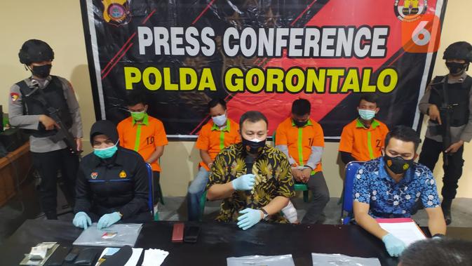 Akhir pelarian empat pencuri yang berhasil menggasak uang senilai ratusan juta rupiah milik nasabah Bank BTN Gorontalo (Foto:Arfandi Ibrahim/Liputan6.com)