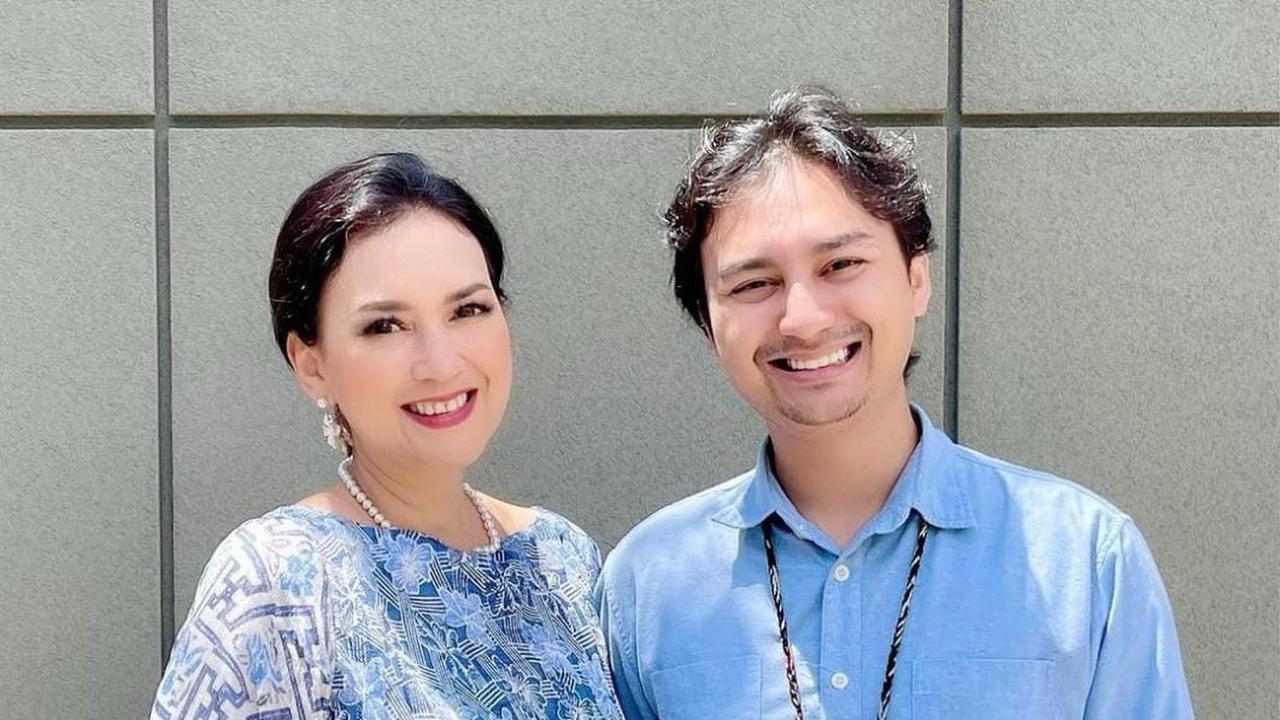 Potret Radya Bagaskara Anak Ira Wibowo yang Punya Wajah Tampan