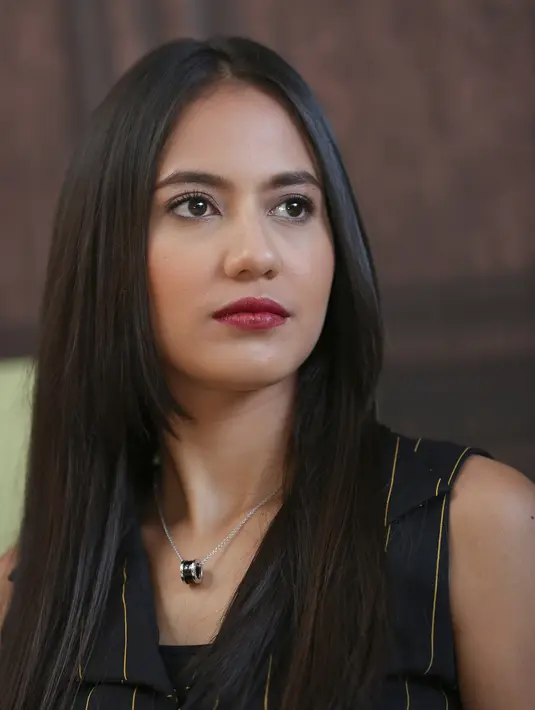 "Aku memang menyukai seni karena seni sangat luas, ada lukisan, seni peran. Dan tidak bermaksud ingin melecehkan siapa pun," kata Pevita Pearce  saat ditemui di rilis trailer The Guys, Menteng, Jakarta, Senin (13/3). (Bambang E. Ros/Bintang.com)