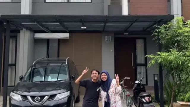 Kisah suami istri mendahulukan daftar haji daripada beli rumah dan mobil. (Dok: TikTok @chenyamelia_)