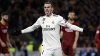 Winger Real Madrid Gareth Bale merayakan golnya ke gawang AS Roma pada matchday kelima Grup G Liga Champions di Stadion Olimpico, Rabu (28/11/2018) dini hari WIB. Madrid menang 2-0. (AP Photo/Gregorio Borgia)