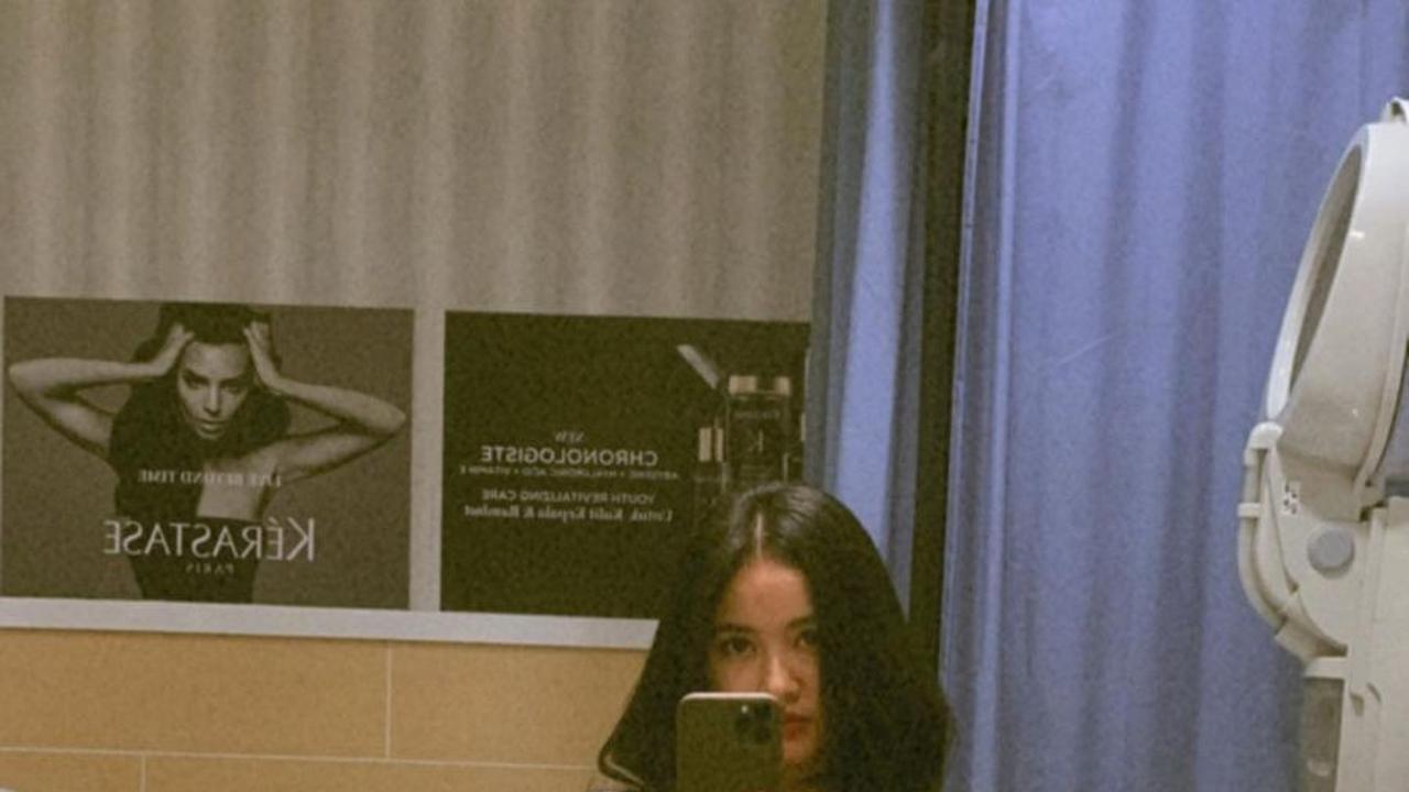 Adinda Azani berhasil meraih popularitas melalui perannya dalam sejumlah sinetron, di antaranya adalah PUTRI DUYUNG, MADUN, dan GANTENG-GANTENG SERIGALA.<br>
