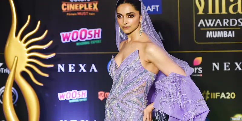 Cantiknya Deepika Padukone dan Katrina Kaif di IIFA Awards 2019