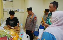 Kapolri Listyo Sigit Kunjungi Korban Ledakan SMAN 72 di RSI Cempaka Putih