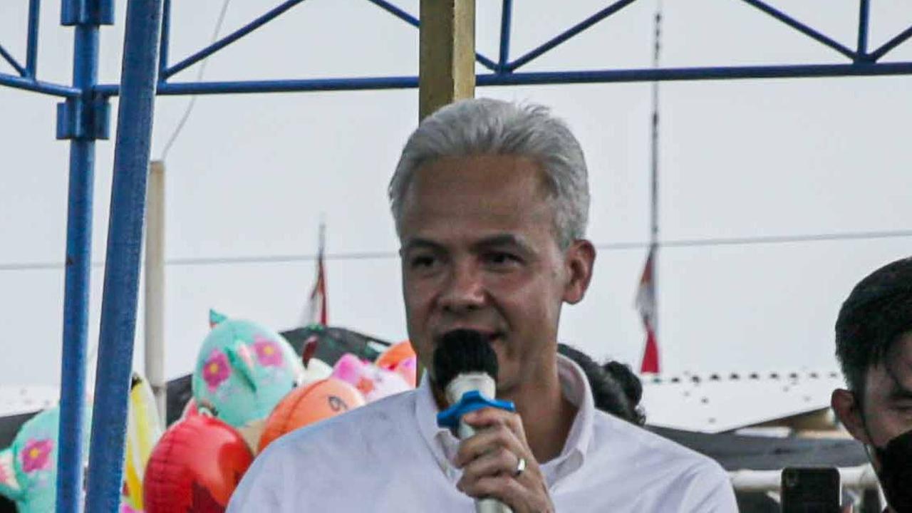 Ganjar mengungkapkan, nelayan mengeluhkan kepastian harga solar dan hasil tangkapan ikan yang tak sebanding dengan modal.