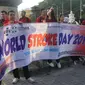 Sejumlah dokter spesialis saraf yang tergabung dalam Perdossi Solo menggelar peringatan World Stroke Day 2019 di Bundaran Gladak Solo, Selasa (29/10).(Liputan6.com/Fajar Abrori)