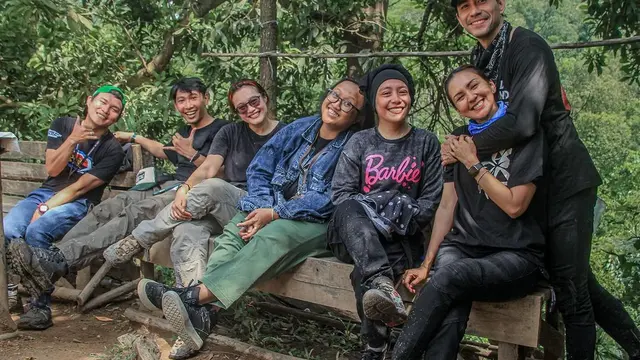 Donna Agnesia Ikut Darius Sinathrya Offroad