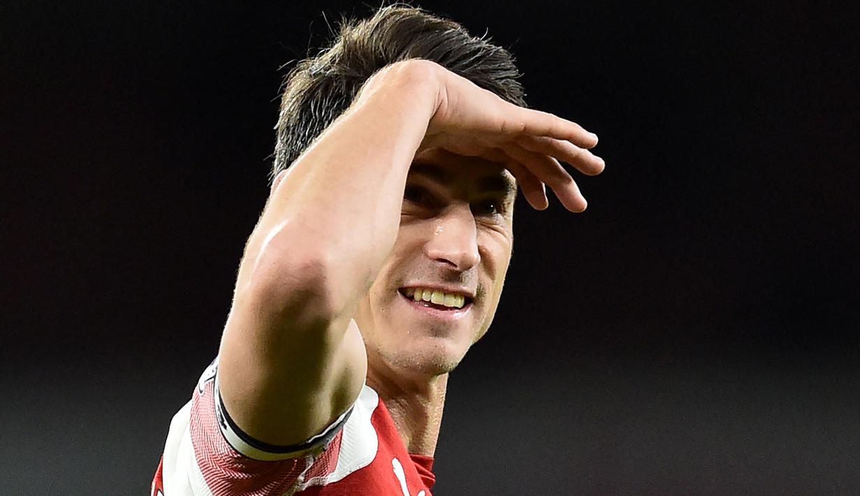 Laurent Koscielny menjadi kapten tim pada periode 2018-2019. Dirinya juga salah satu kapten tim yang dibenci pendukung Arsenal. Mulai dari penampilannya yang inkonsistens hingga menolak mengikuti tur pra musim dan memilih bergabung bersama Bordeaux. (AFP/Glyn Kirk)