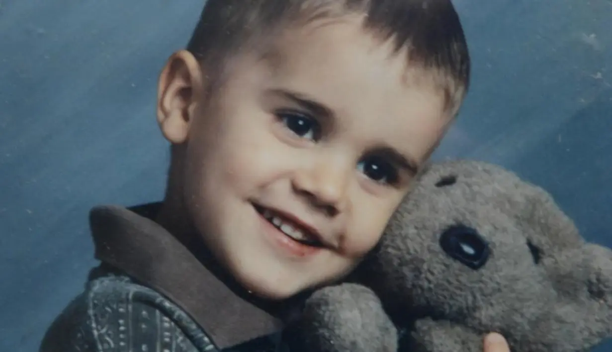 Justin Bieber sudah tumbuh menjadi pria yang seksi. Namun, siapa sangka ia selucu ini saat masih kecil? (people magazine)