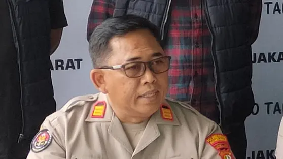 Polisi Nonton Bola Saat Warga Lapor KDRT, Polres Jakbar Klarifikasi