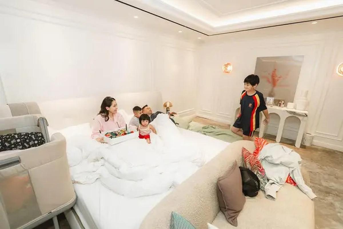 7 Potret Kamar Raffi Ahmad dan Nagita Slavina, Nuansanya Putih Mirip Hotel