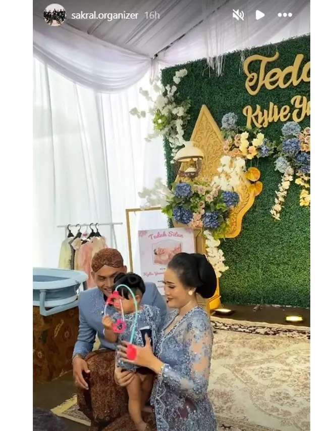 7 Potret Tedak Siten Anak Yeni Inka yang Kental Adat Jawa, Ungkap Wajah Buah Hati