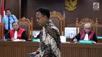 Terdakwa korupsi pembangunan gedung IPDN Budi Rachmat Kuniawan saat menjalani sidang putusan di Pengadilan Tipikor, Jakarta, Jumat (26/7/2019). Mantan GM Divisi Gedung PT Hutama Karya (HK) itu dihukum 5 tahun penjara, denda Rp 300 juta subsider 3 bulan kurungan. (Liputan6.com/Helmi Fithriansyah)