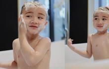 Potret Rayyanza Mandi di Bathtub saat Liburan, Netizen Puji Parasnya Kelewat Ganteng Walau Masih Kecil