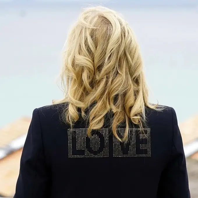 Outfit  Jill Biden Dipuji Warganet, Ramah Lingkungan Hingga Bermuat Pesan Cinta