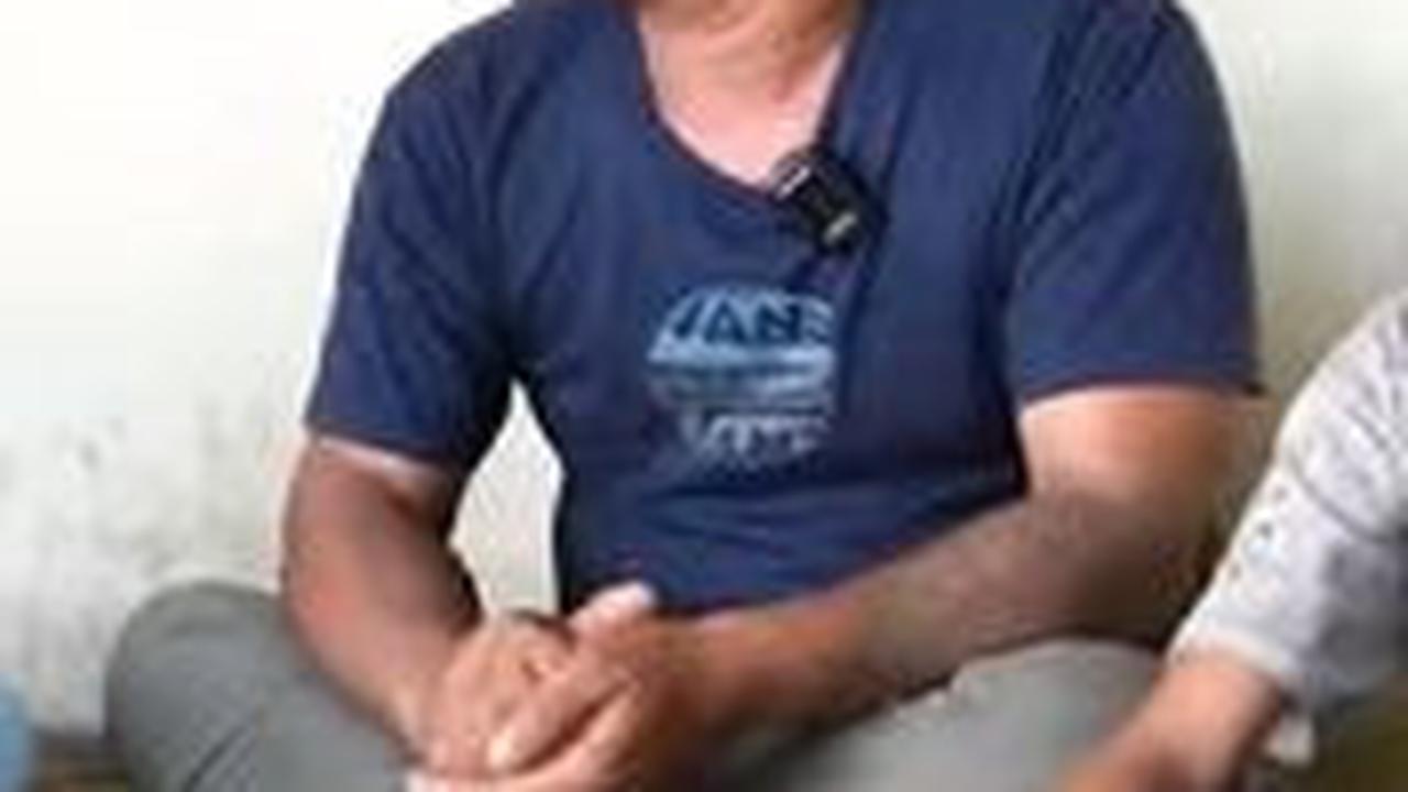 "Karena masalah warisan itu, itu di KK sudah dicoret, (saya) dibilang mati," ungkapnya. <br>