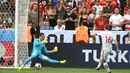 Pemain Polandia, Jakub Blaszczykowski, saat mencetak gol ke gawang Swiss pada babak 16 besar Piala Eropa 2016 di Stade Geoffroy-Guichard, Saint-Etienne, (25/6/2016). (EPA/Bartlomiej Zborowski)
