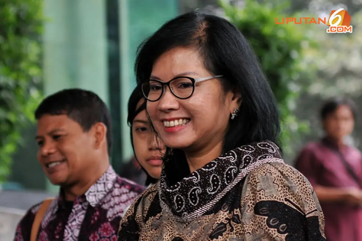 karen-agustiawan-1-131108a.jpg