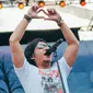 Dengan suara Khasnya, Ari Lasso sukses meramaikan Konser Drug Free Asia Afrika di Kawasan Monas, Jakarta, Minggu (19/4). Konser dalam rangkaian KAA itu sebagai kampanye pencegahan penyalahgunaan narkotik. (Liputan6.com/Faizal Fanani)
