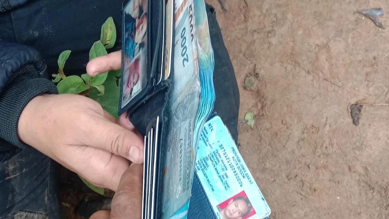 Di Lokasi Pencarian, Tim SAR Gabungan Temukan Barang Kru dan Penumpang ATR 42-500