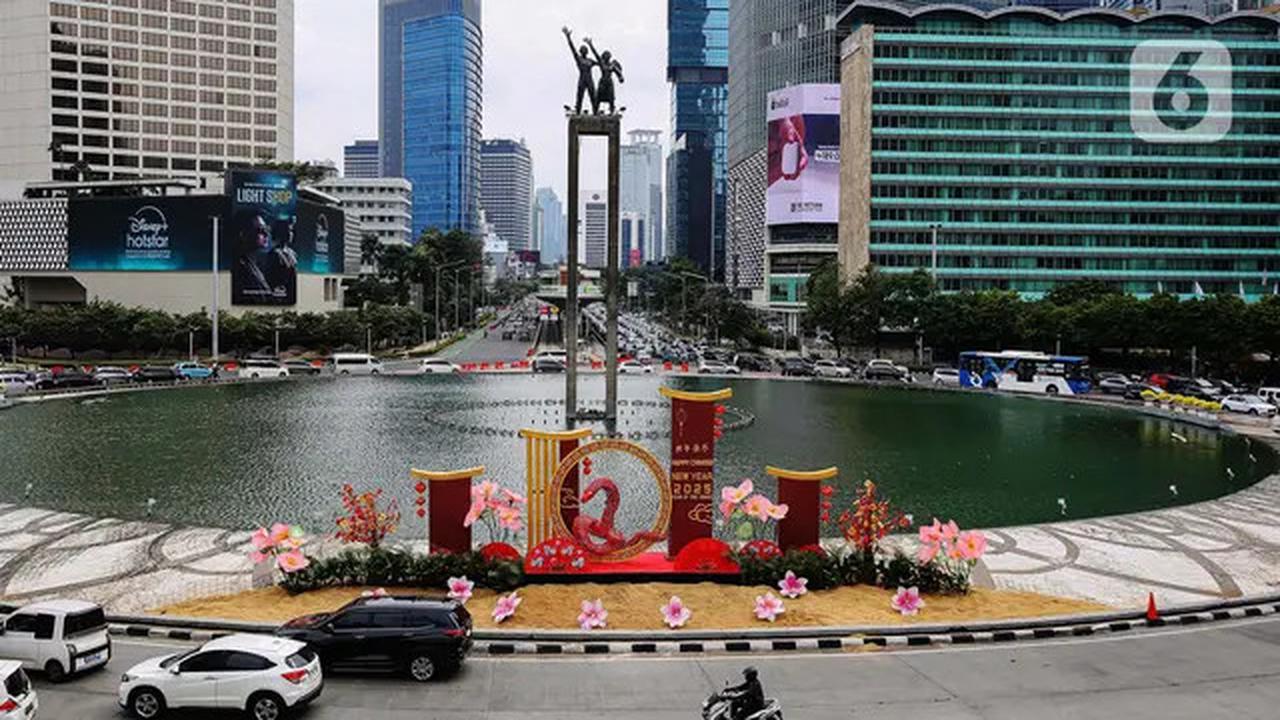 Semarak Kawasan Bundaran Hotel Indonesia dengan Ornamen Khas Perayaan Imlek