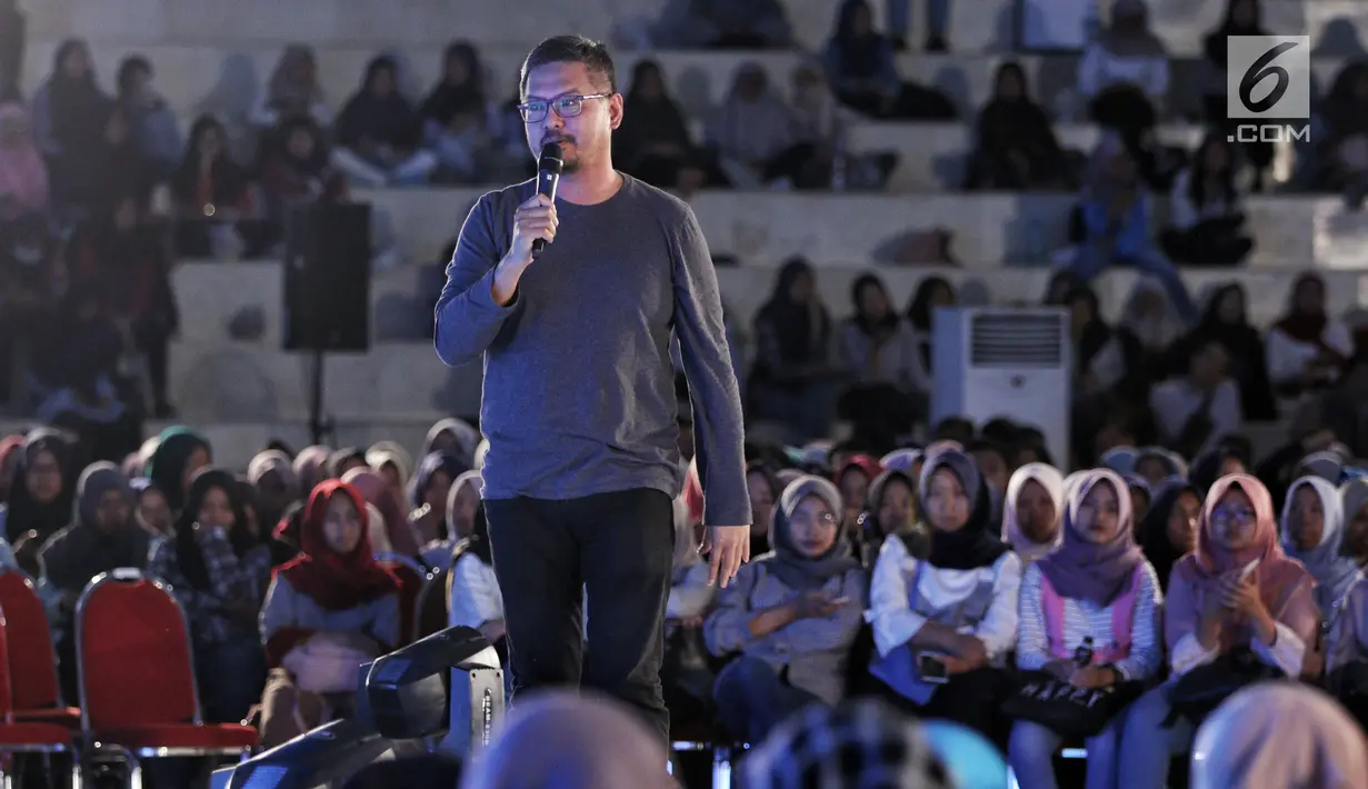 CEO Kapanlagi Youniverse, Steve Christian menjadi pembicara dalam acara Emtek Goes to Campus (EGTC) 2018 di Dome Universitas Muhammadiyah Malang, Kamis (27/9). Steve memberikan sharing motivasi perjalanan hidupnya menjadi CEO. (Liputan6.com/Johan Tallo)