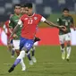 Eduardo Vargas melepas tembakan saat Chile hadapi Bolivia di grup A Copa America 2021 (AFP)