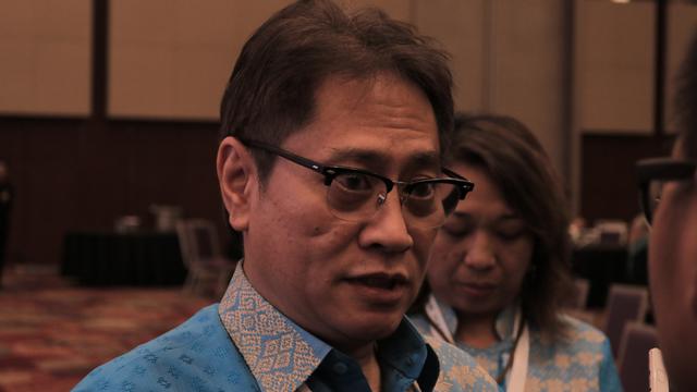 Dirjen Perundingan Perdagangan Internasional di Kementrian Perdaganga RI, Iman Pambagyo Memberi Keterangan Usai Penandatangan Terms of Reference (TOR) untuk Trade Review RI-Inggris di ICE BSD pada Rabu (16/10/2019) (Liputan6.com/Hugo Dimas)