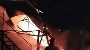 Kebakaran Hebat Landa Gudang Paralon di Tangerang