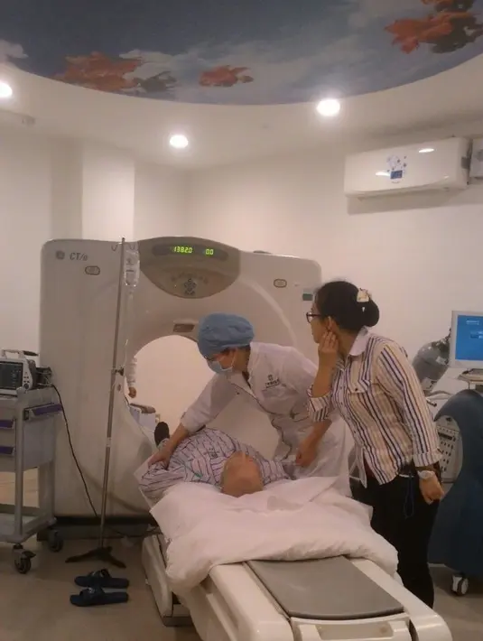 "Alhamdulillah sudah semakin membaik, ada beberapa perubahan kayak luka sudah mengecil, bengkak di tangan juga mengecil," kata Nita saat dihubungi Bintang.com. (Istimewa)