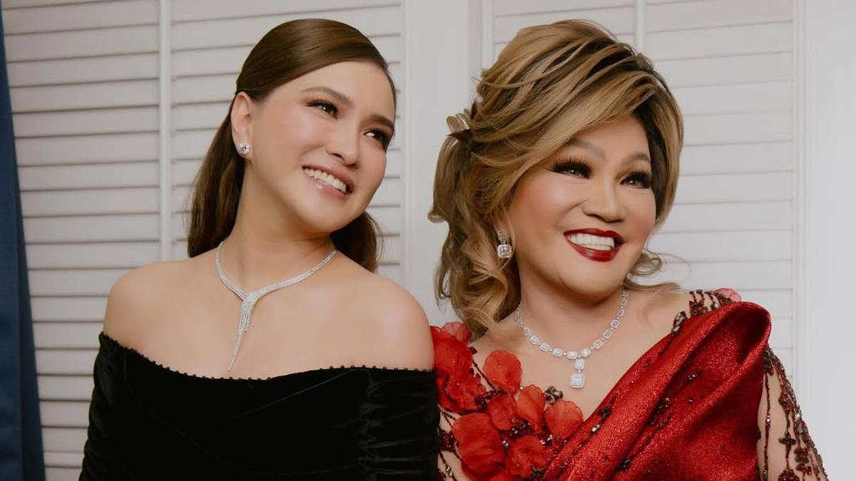 10 Potret Ulang Tahun Ibunda Shandy Aulia, Kompak Pakai Dress Mewah Elegan