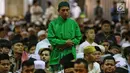 Umat muslim melaksanakan salat Idul Fitri di Masjid Istiqlal, Jakarta, Rabu (5/6/2019). Imam sekaligus khatib salat Idul Fitri 1440 Hijriah di Masjid Istiqlal dipimpin oleh mantan Menteri Agama Prof Dr Said Agil Husin Almunawar. (Liputan6.com/JohanTallo)