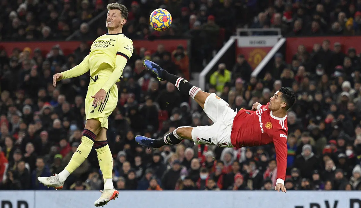 Ronaldo mencetak golnya yang ke-800 untuk klub dan negara usai mencetak dua gol dalam kemenangan 3-2 Mancahster United atas Arsenal pada 3 Desember lalu. Ia juga dinobatkan sebagai pencetak gol terbanyak di abad ke-21. (AFP/Oli Scarff)