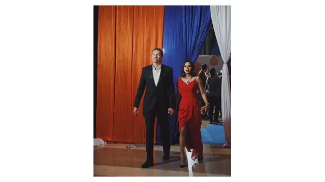 Kirana bahkan tak sungkan menggandeng pacar baru untuk menghadiri HUT SCTV 2019.