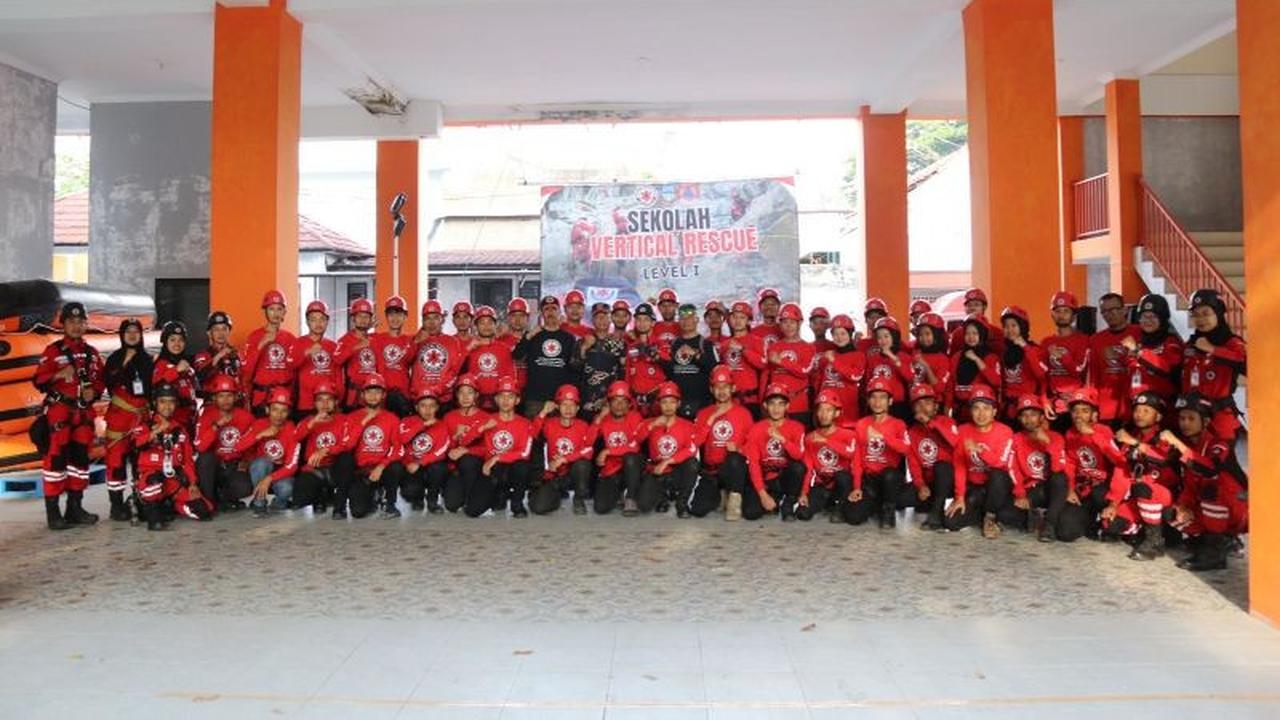 Tahukah Anda? Puluhan Sukarelawan di Garut Ikuti Pelatihan Vertical Rescue untuk Evakuasi Medan Terjal