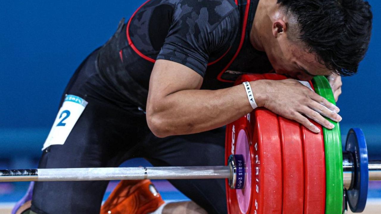 <b>Atlet Angkat Besi Indonesia Pertama Raih Emas Olimpiade</b>