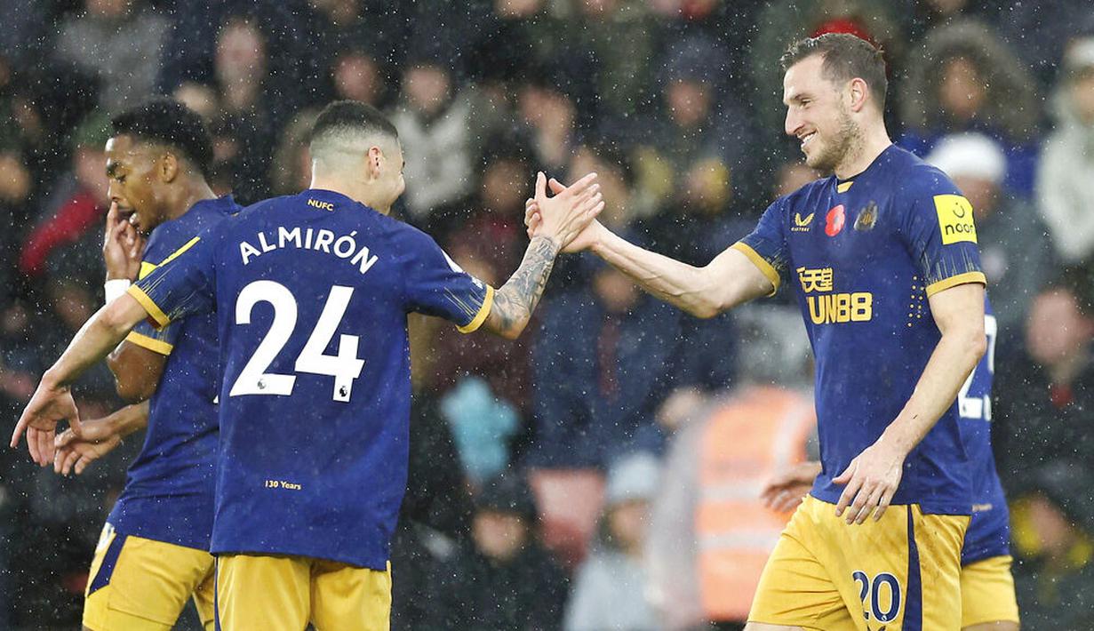Newcastle melanjutkan performa apiknya pada pekan ke-15 Premier League 2022/2023. Berjumpa Southampton di St. Marry's Stadium, The Magpies meraih kemenangan dengan skor meyakinkan yakni 4-1. (Steven Paston/PA via AP)
