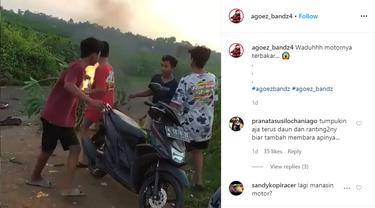 Dibagikan akun Instagram @agoez_bandz4, terlihat sekumpulan anak remaja panik saat melihat sebuah motor terbakar.