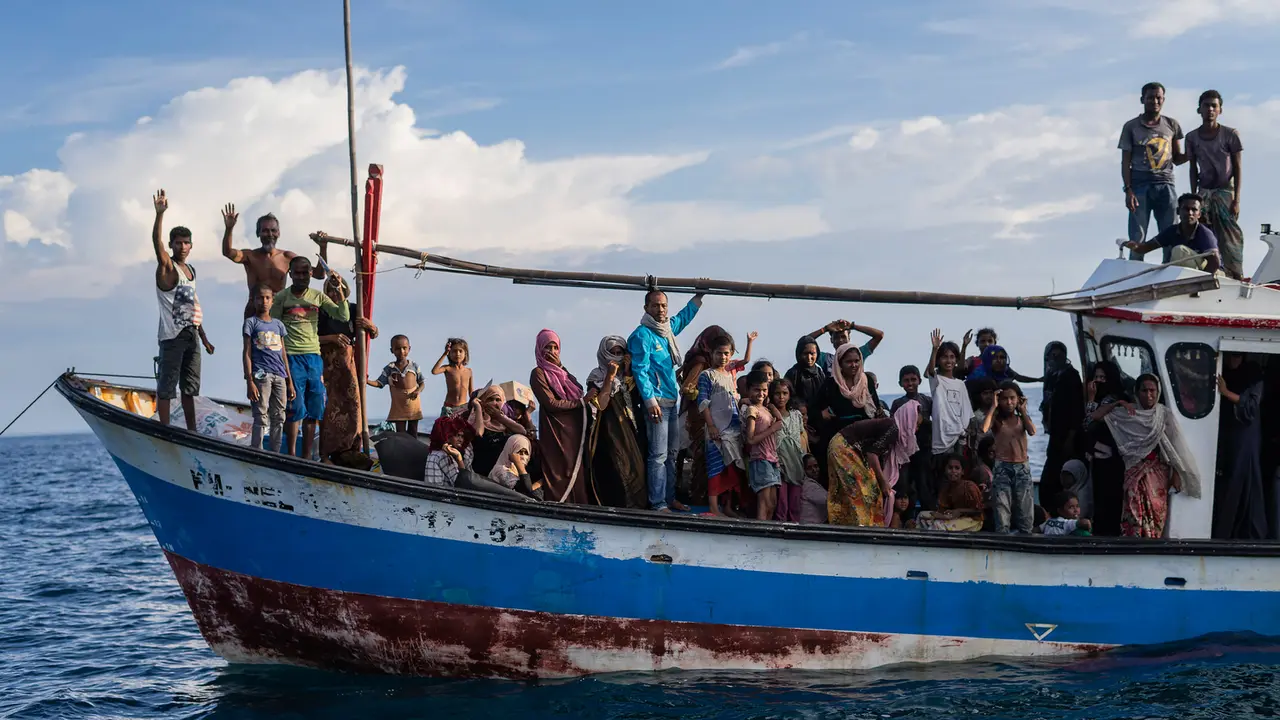 Potret Puluhan Pengungsi Rohingya Saat Terdampar di Pantai Aceh