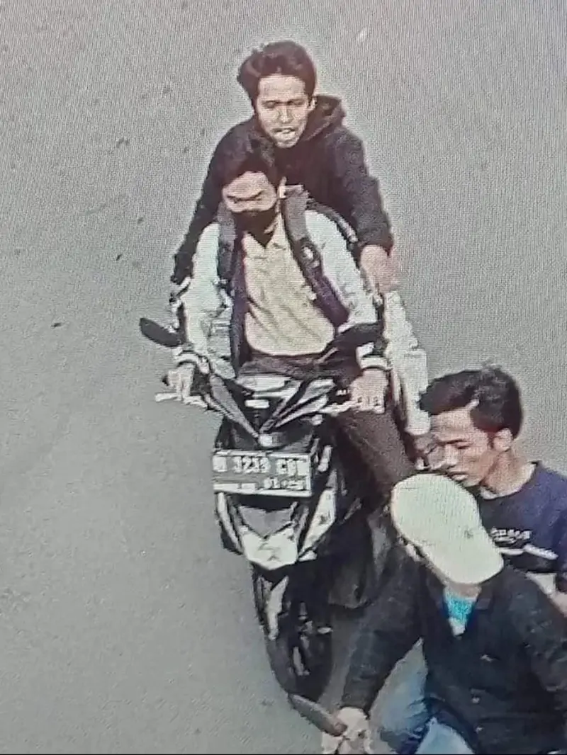 Aksi Penipuan terhadap seorang pengendara motor di Kalideres, Jakarta Barat (Jakbar)