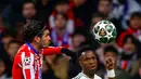 Di menit ke-69, Real Madrid mendapat peluang menyamakan kedudukan lewat titik putih. Sayang, Vinicius Junior gagal merubah peluang tersebut menjadi gol. Eksekusi yang dilakukan tidak mengarah ke sasaran. Real Madrid pun gagal menyamakan kedudukan. (Oscar DEL POZO CA—AS/AFP)