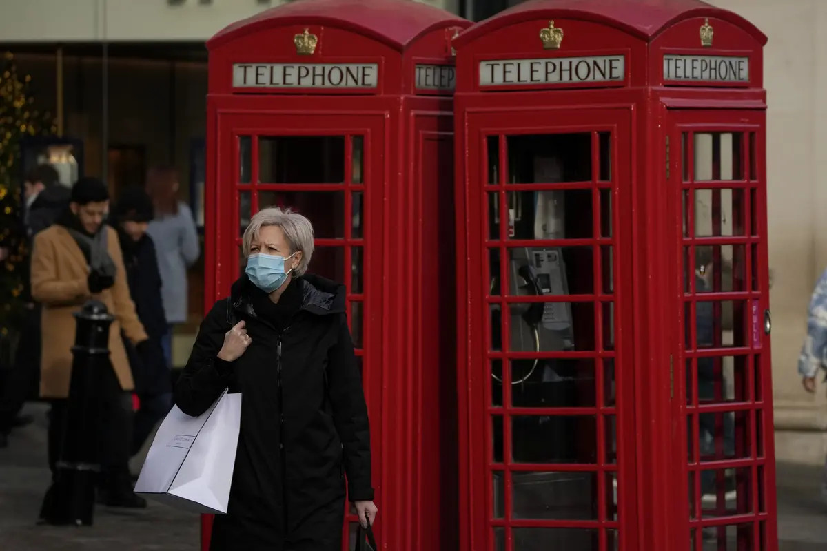 Inggris Terapkan Lagi Aturan Wajib Bermasker
