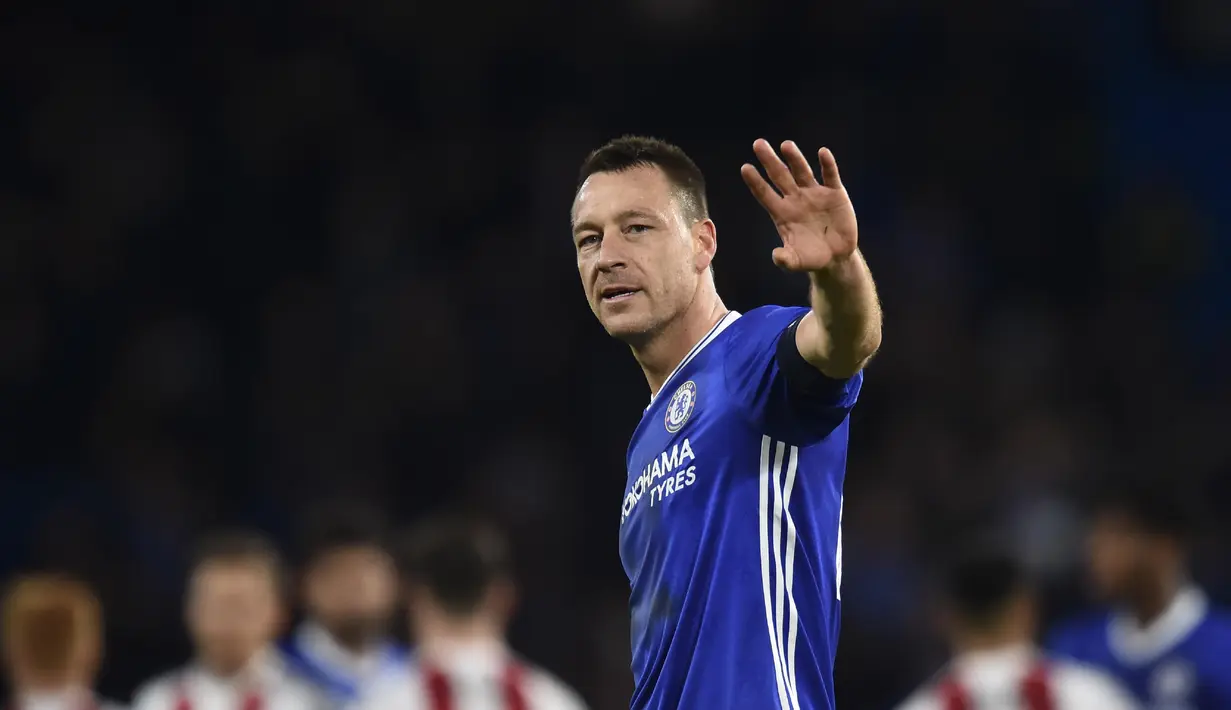 John Terry menjadi kapten Chelsea saat timnya berkunjung ke Indonesia tepatnya pada 25 Juli 2013 melawan Indonesian All-Star pada ajang Chelsea Asia Tour di Stadion Gelora Bung Karno, Jakarta. Chelsea menang telak 8-1. (AFP/Glyn Kirk)