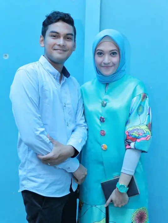 "Kemarin saya minta ke orang tuanya Putri, untuk menuju ke awal itu (pernikahan). Kemarin lamaran bawa pasukan," ucap Ridwan Ghani pada awak media di kawasan Kapten Tendean, Jakarta Selatan, Selasa (2/8/2016). (Adrian Putra/Bintang.com)