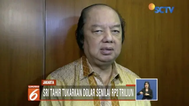 Konglomerat Dato Sri Tahir menukarkan uang Dollar Amerika dan Dollar Singapura miliknya ke mata uang rupiah.