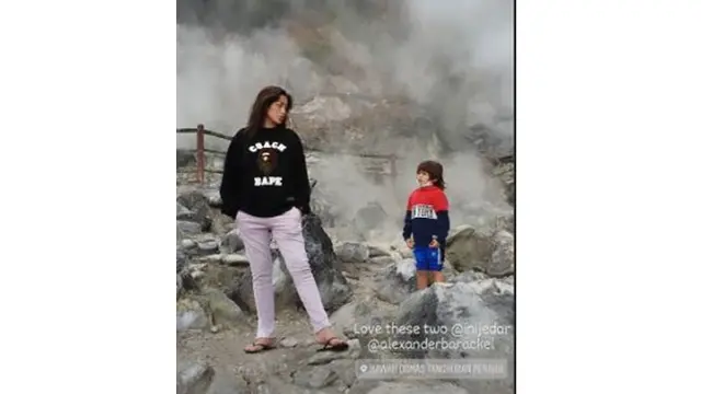 6 Momen Liburan Jessica Iskandar di Tangkuban Perahu, El Barack Antusias