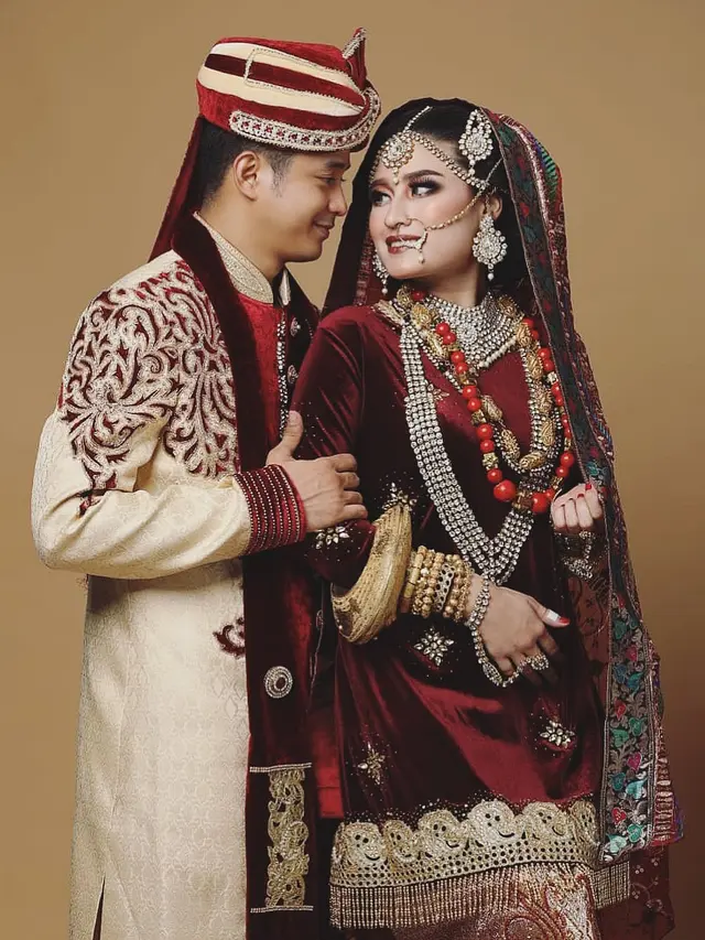 Segera Menikah, 7 Potret Kebersamaan Angbeen Rishi dan Adly Fairuz