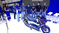 Yamaha Indonesia secara simbolis menyerahkan unit ke pemilik XMax pertama. (Septian/Liputan6.com)