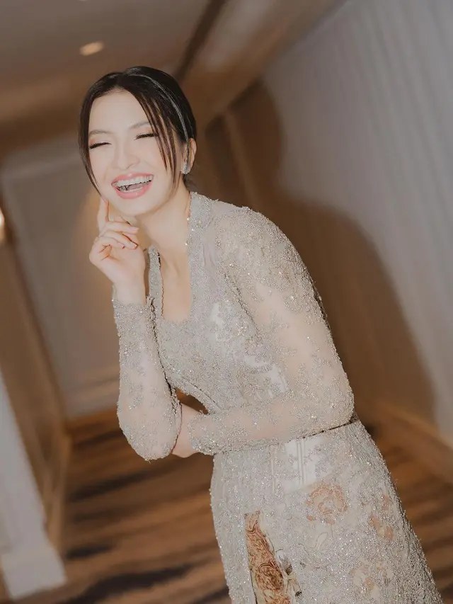 Raline Shah berkebaya (Instagram/ralineshah)